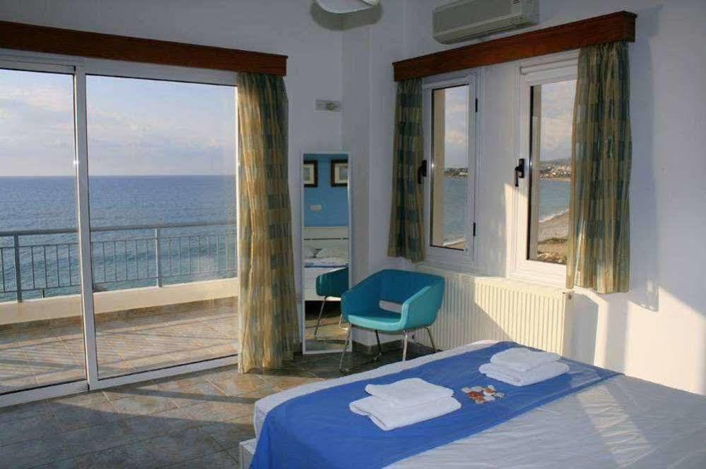 Blue Coral Beach Villas Paphos Exteriör bild