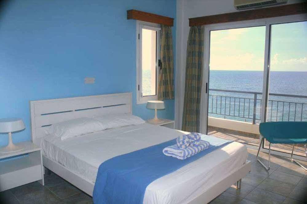 Blue Coral Beach Villas Paphos Exteriör bild